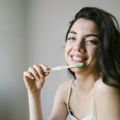 Basische Zahn und mundpflege mit Kreidezahncreme